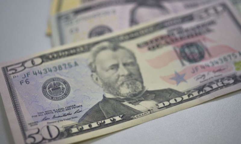 Dólar fecha no menor nível em dez semanas e cai para R$ 5,08