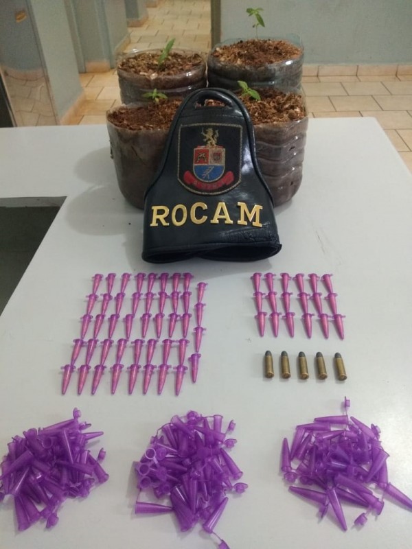 Rocam prende atendente com munições e drogas