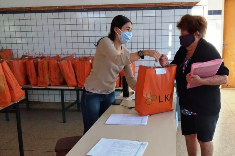 Entrega dos kits de alimento para alunos do ensino fundamental