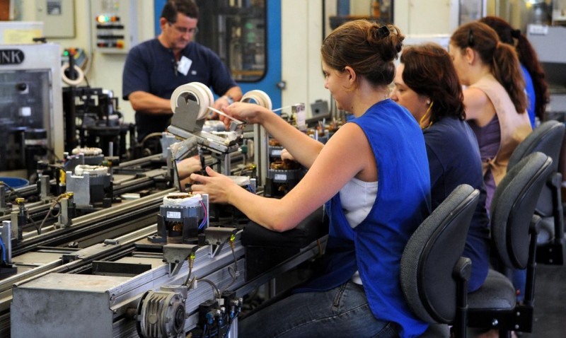 Produção industrial cai em 13 das 15 regiões pesquisados