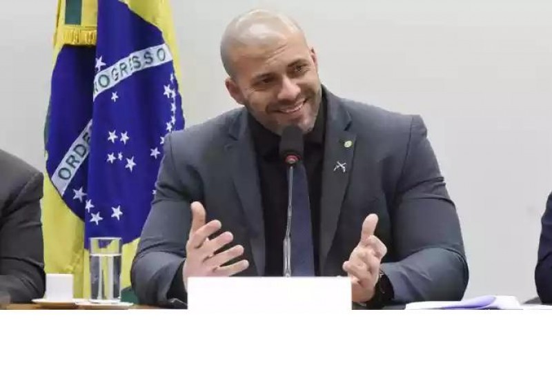 Deputado federal Daniel Silveira, do PSL, é alvo de operação da PF