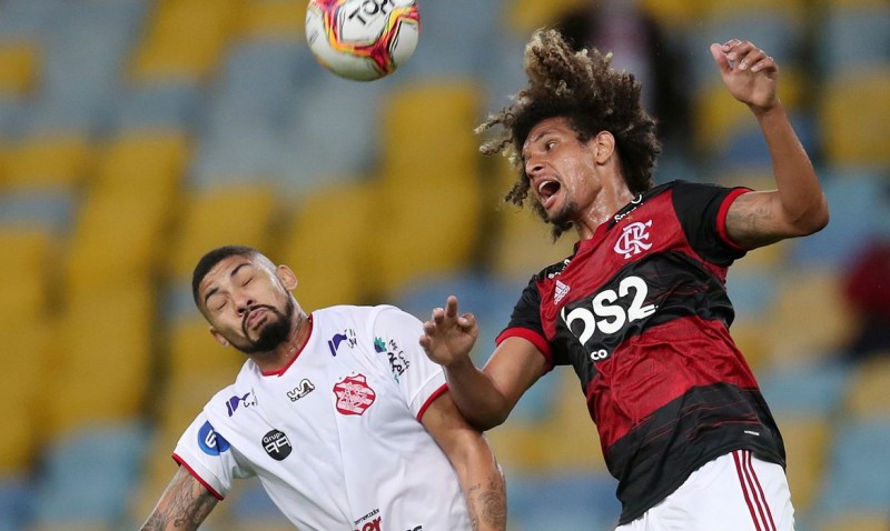 Flamengo vence Bangu no retorno do primeiro estadual do país