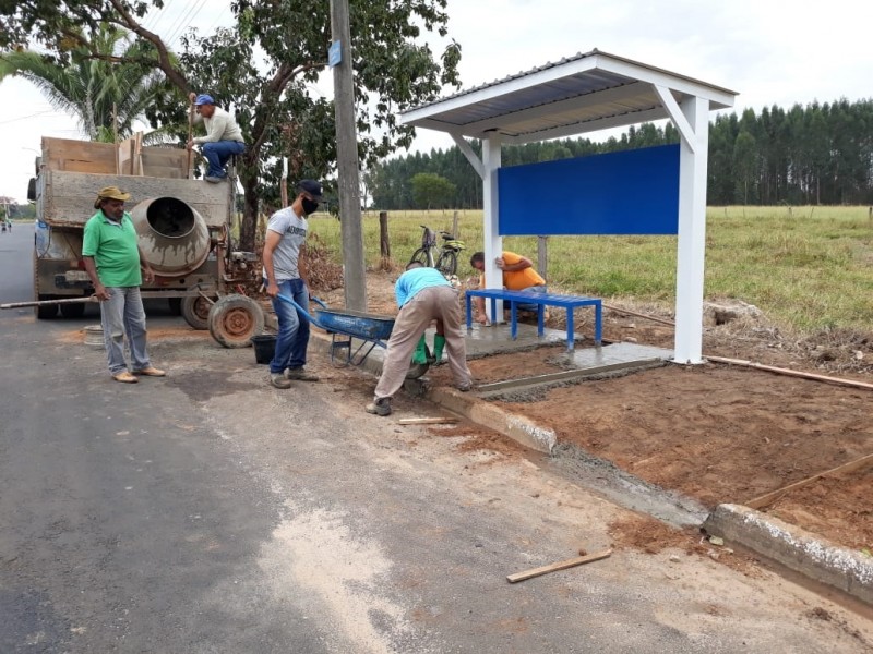 Prefeitura instala base de concreto em novos pontos do Transporte Coletivo