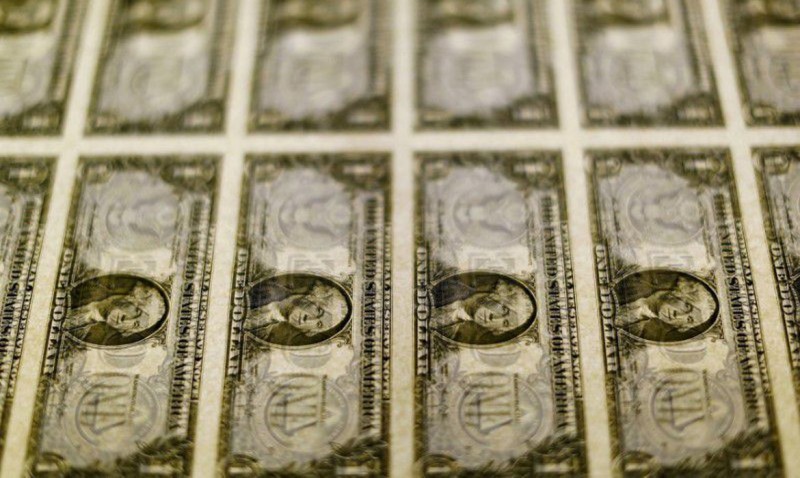 Dólar fecha em queda seguindo fraqueza da moeda no exterior