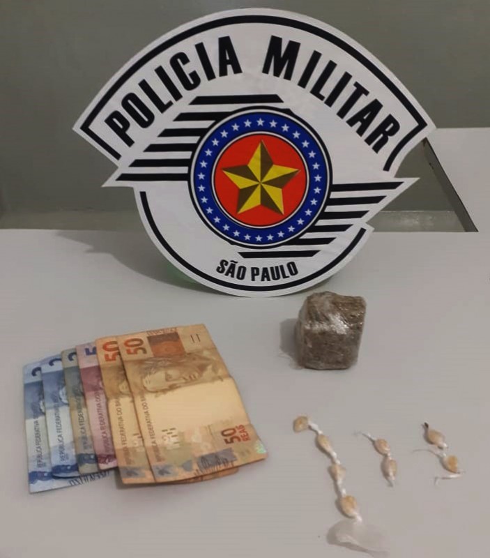 PM prende desempregado com drogas dentro de ônibus