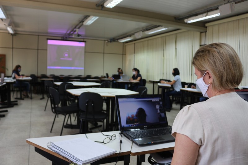 Gestores da educação infantil passam por formação virtual do Sesi