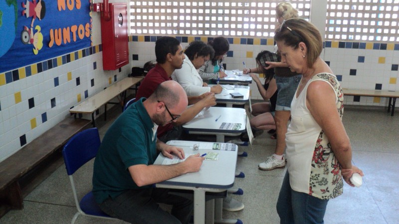 Eleições são adiadas para novembro com aprovação de PEC