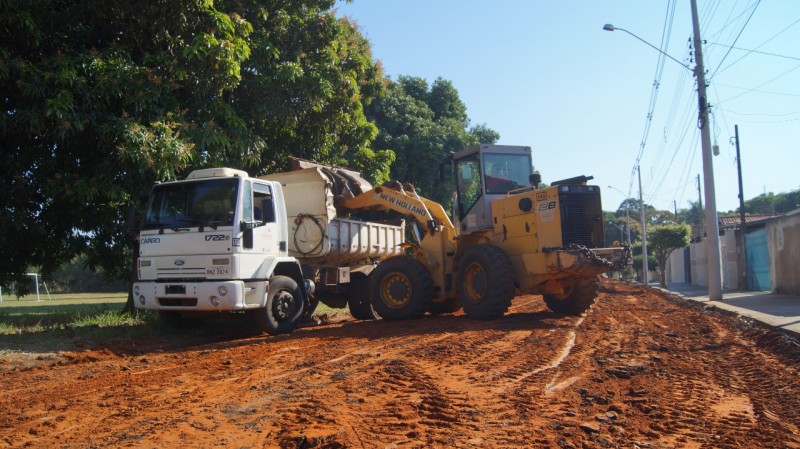 Prefeitura executa melhorias em via do Jardim Del Rey