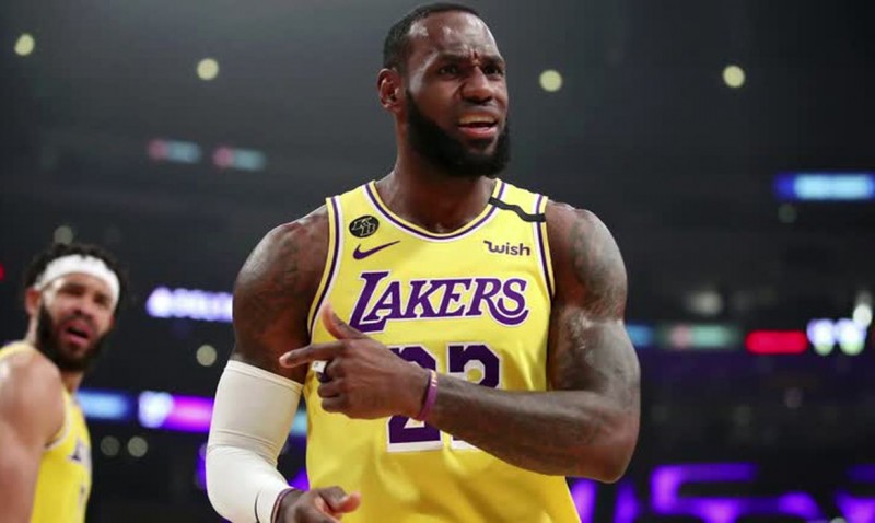 Card de LeBron James é comprado por US$ 1,84 milhão em leilão