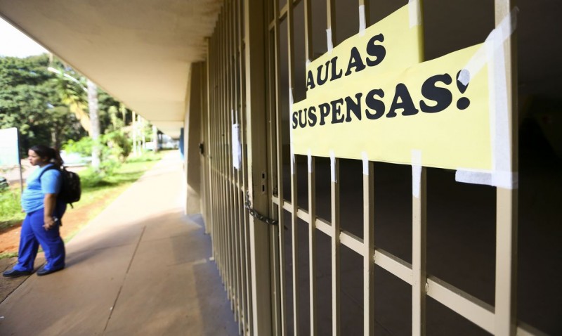 Risco de evasão em escolas públicas chega a 31%, diz pesquisa