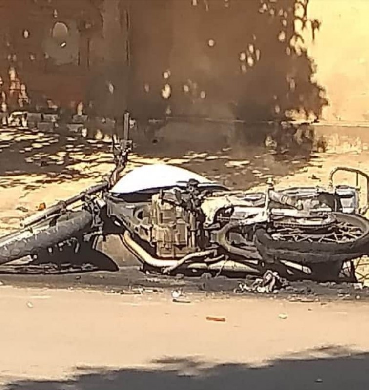 Jovem pede ajuda para ex e tem motocicleta incendiada por ele