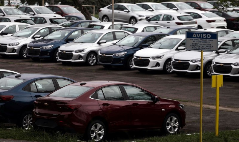 Vendas de automóveis têm queda de 31% em julho