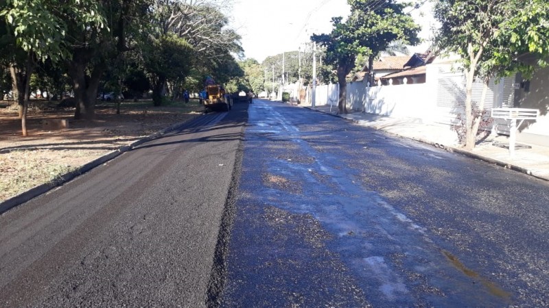 Secretaria de Obras recupera pavimentação da avenida Humberto Baraldi