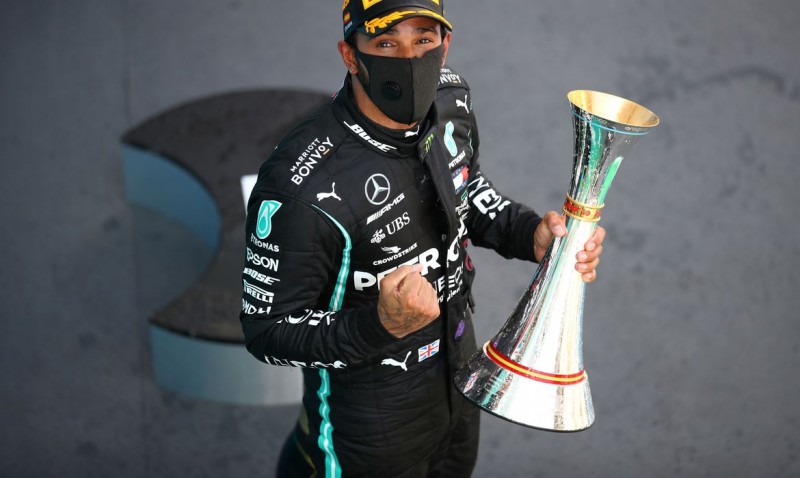 Hamilton vence com sobra GP da Espanha e quebra mais um recorde na F1