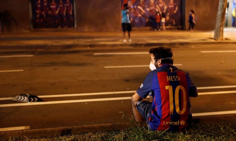 Torcedores protestam pedindo renúncia de presidente do Barcelona