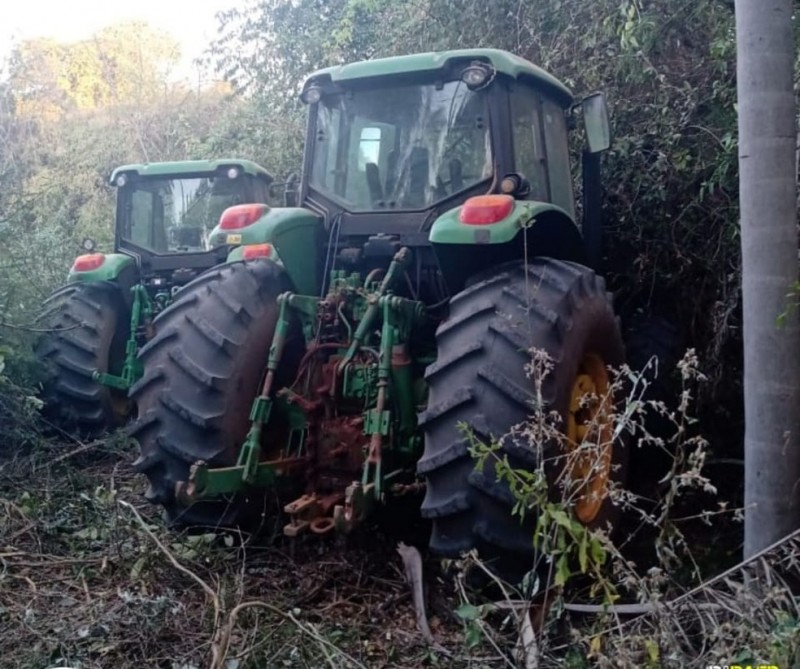 Polícia encontra tratores furtados em área rural na região de Araçatuba