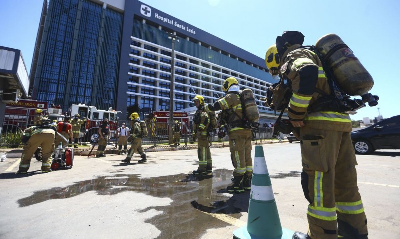 Incêndio em hospital de Brasília força retirada de pacientes