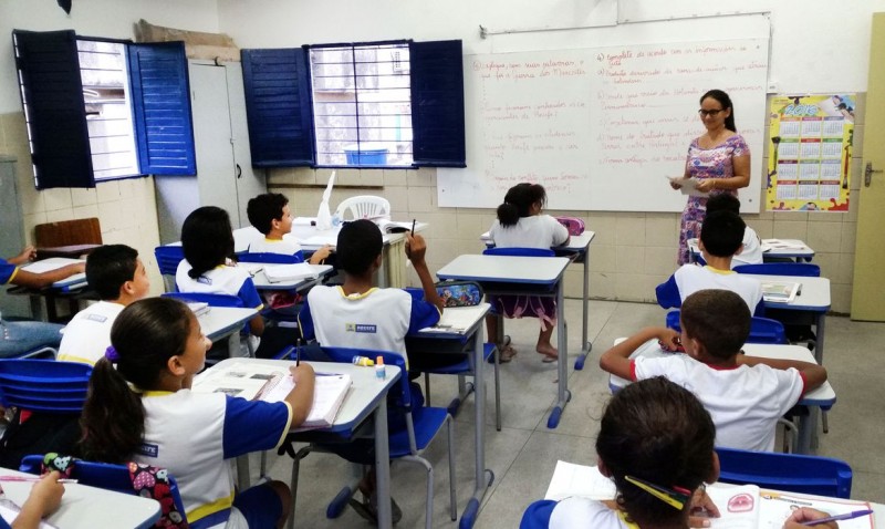 Governo de SP contrata psicólogos para atender professores e alunos