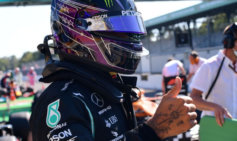 Hamilton garante pole em Monza com volta mais rápida da história da F1