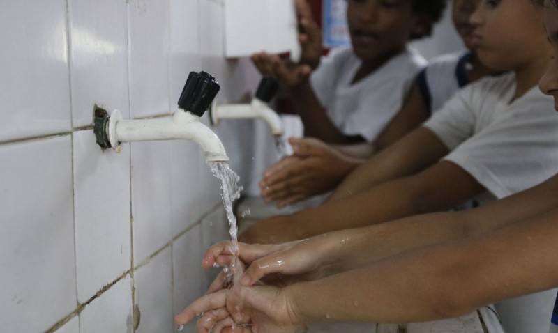 Após vai e vem judicial, escolas particulares podem reabrir no DF