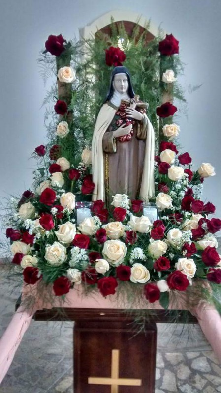 Paróquia de Santa Teresinha reza novena preparatória à festa da padroeira