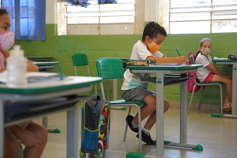 900 escolas da rede estadual de SP retomam atividades presenciais opcionais