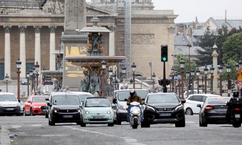 Casos de covid-19 batem recorde na França