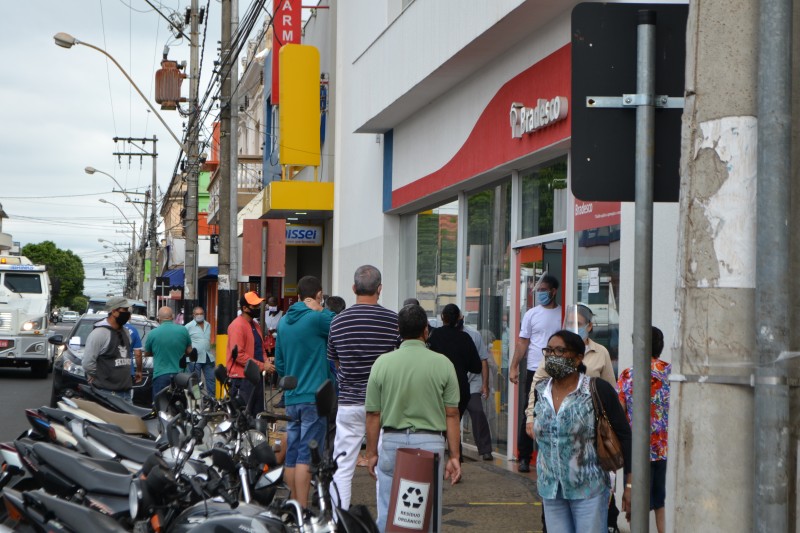 Órgãos não terão expediente no feriado desta segunda; confira o abre e fecha