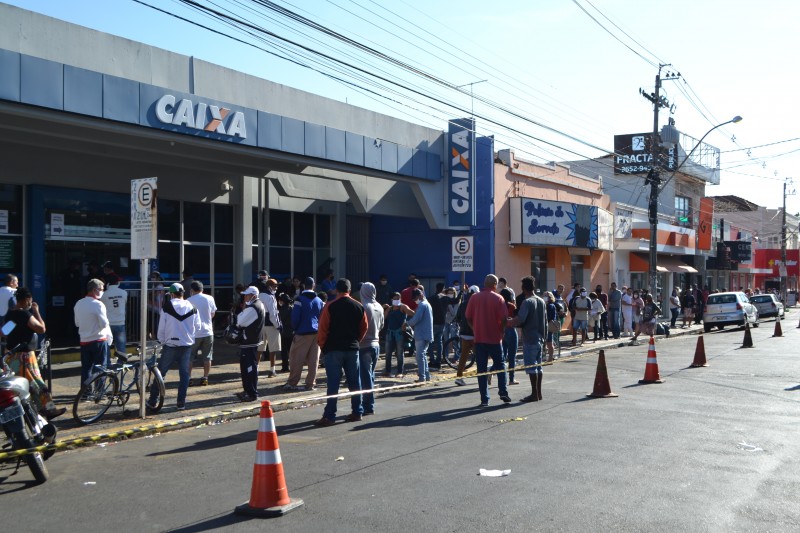 Caixa abre agências hoje para pagamento do saque emergencial do FGTS