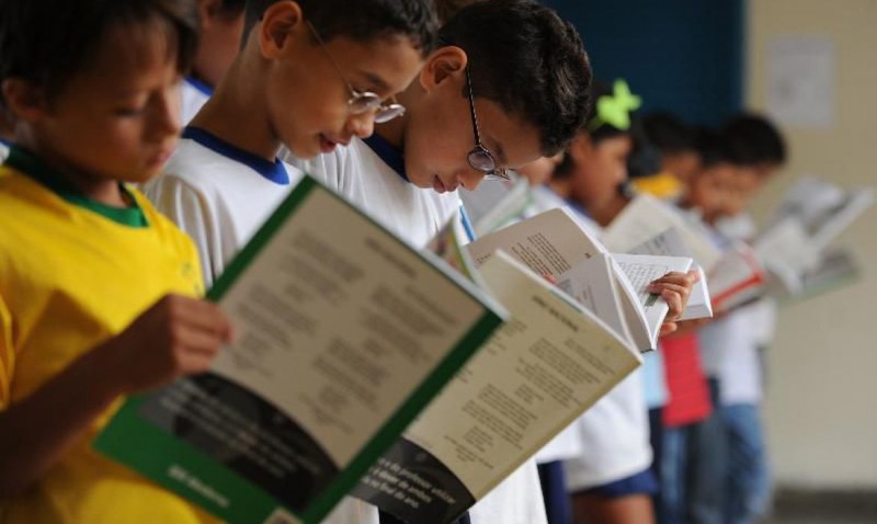 Correios e MEC preparam a entrega de 197 milhões de livros didáticos