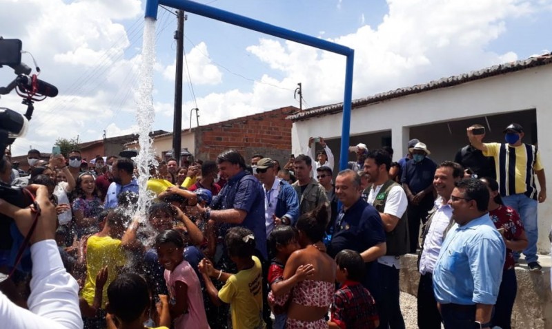 Bolsonaro inaugura etapa do Canal do Sertão em Alagoas