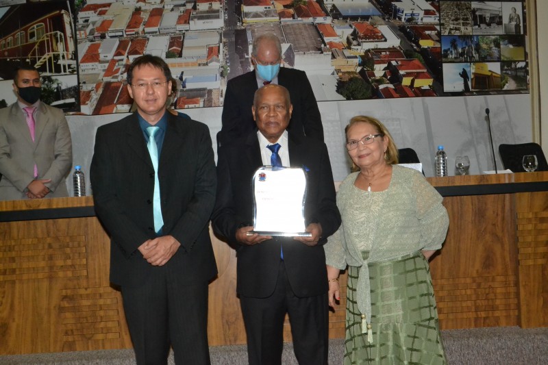 Pr. Genício Severo dos Santos recebe título de Cidadão Penapolense