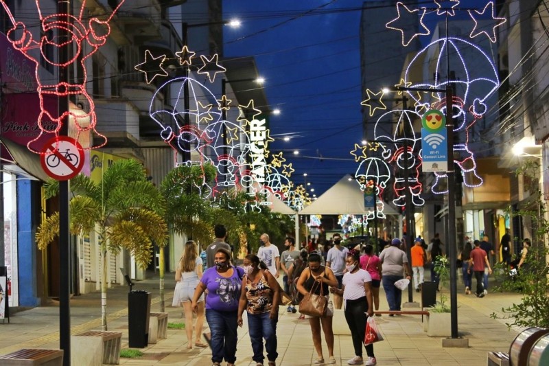 Prefeitura de Lins acende as luzes do Natal Iluminado 2020