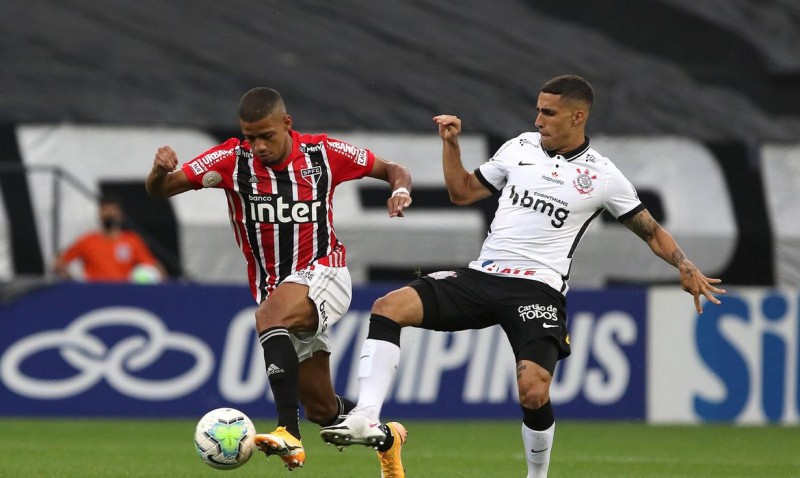 Corinthians é mais eficiente e vence líder São Paulo