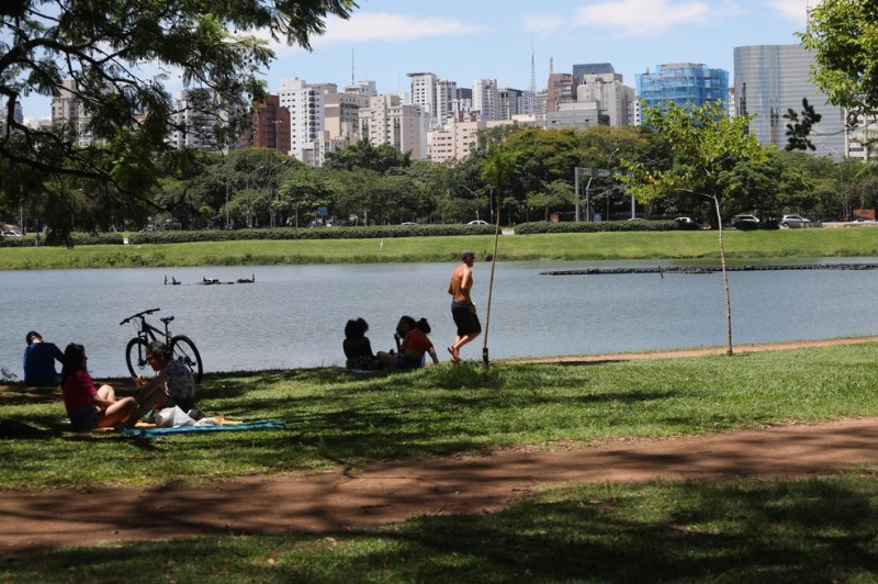 Verão começa nesta segunda com calor em SP; frente fria deve derrubar temperatura durante a semana