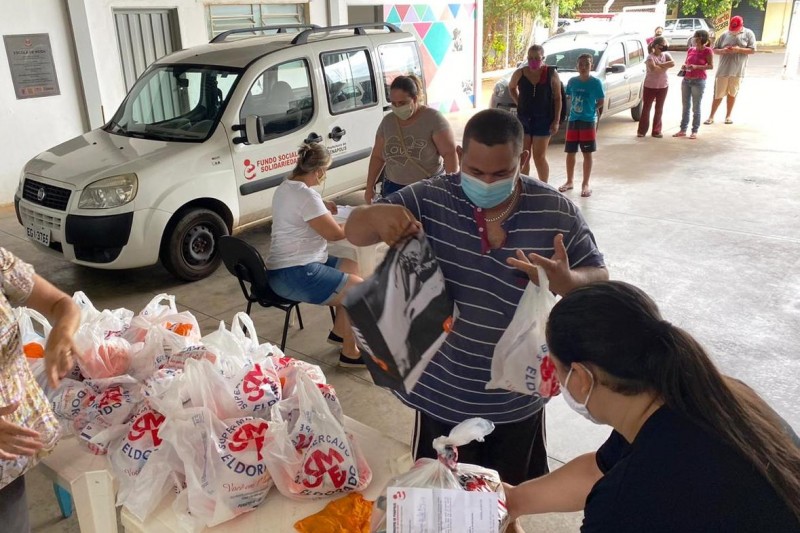 Fundo Social entrega kits natalinos a famílias atendidas