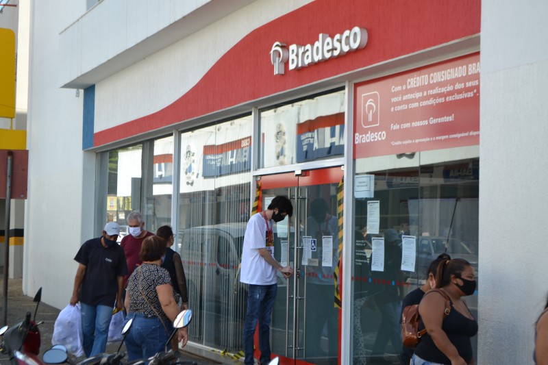 Natal: feriado muda expediente de órgãos, supermercados e bancos