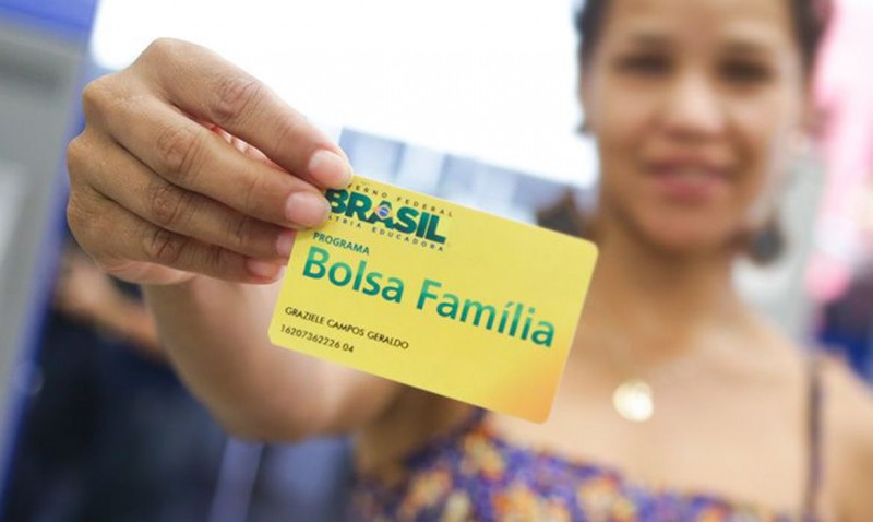 Governo amplia prazo de saques do Bolsa Família