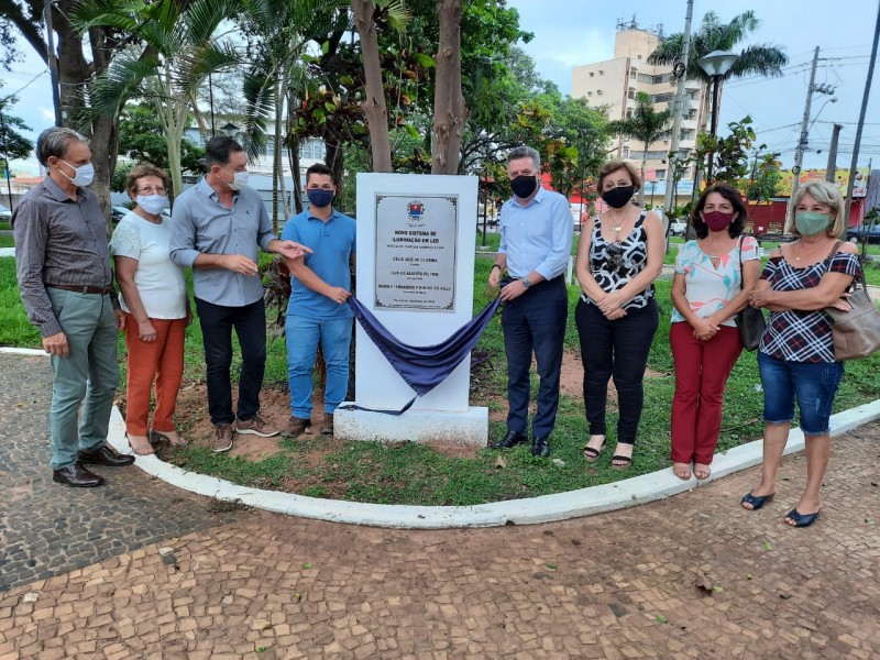 Praça Carlos Sampaio ganha novo sistema de iluminação em led