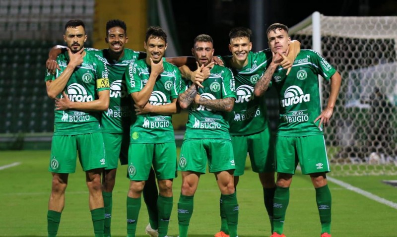 Série B: Chapecoense garante volta à elite do futebol brasileiro