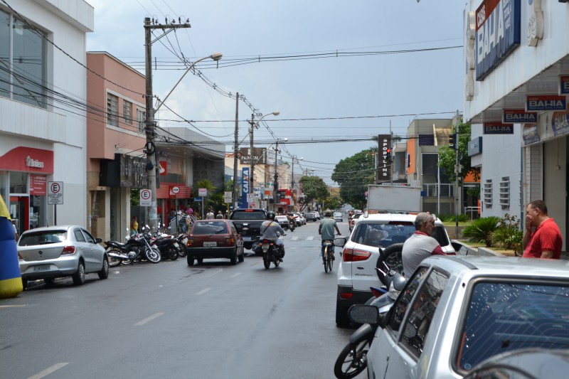 Com rebaixamento para a Fase Laranja, comércio abrirá das 9h30 às 17h30