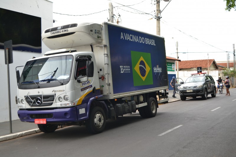 Penápolis recebe as primeiras doses da vacina CoronaVac nesta quarta-feira