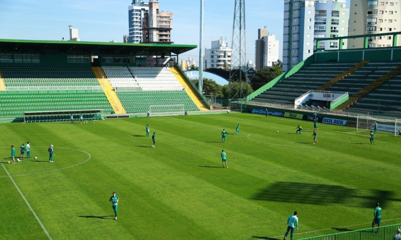 Chapecoense marca aos 51 minutos do segundo tempo e conquista Série B