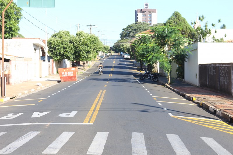 Avenida Dr. Ramalho Franco recebe nova sinalização de solo