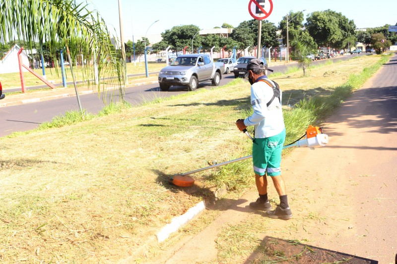 Prefeitura organiza força-tarefa para limpeza de áreas públicas