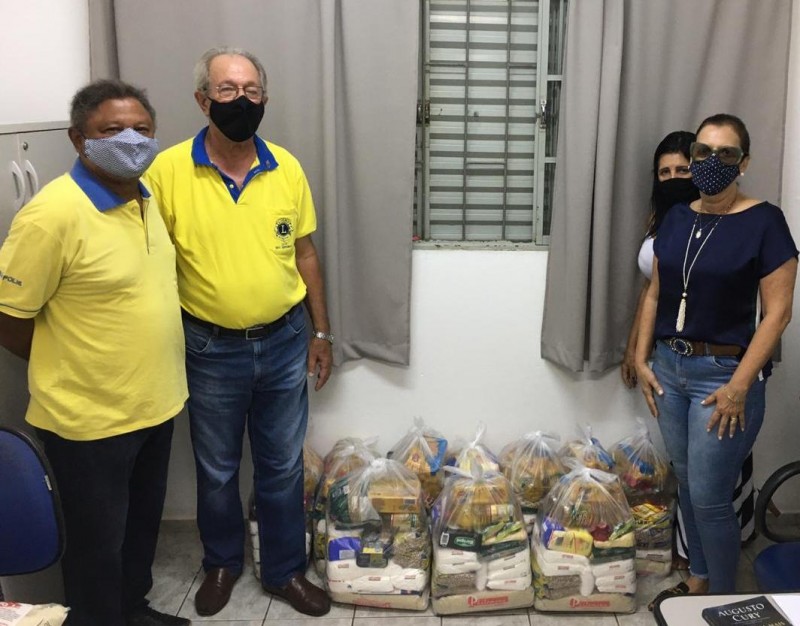 Fundo Social recebe doação de cestas básicas do Lions Clube de Penápolis