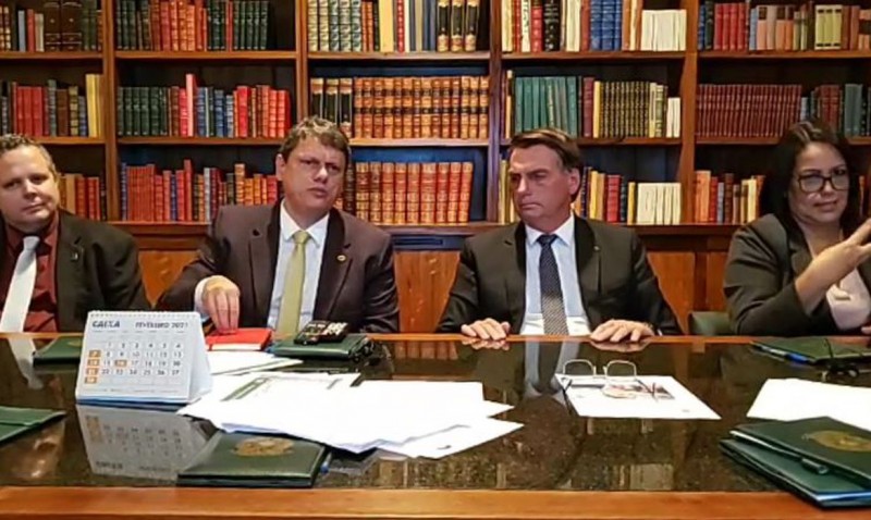 Bolsonaro diz que impostos federais sobre gás e diesel serão zerados