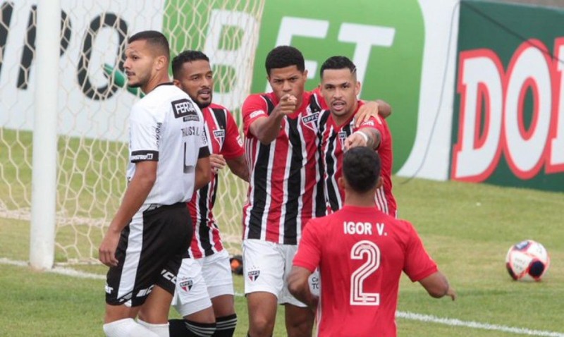 São Paulo goleia Inter de Limeira na primeira vitória com Crespo