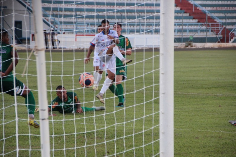 Jogando em casa, Penapolense sai na frente, mas cede empate ao Rio Preto