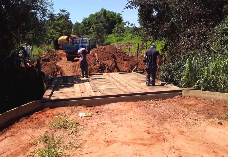 Prefeitura de Penápolis reconstrói ponte do Córrego do Retiro